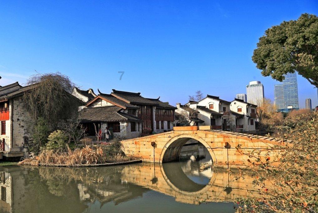 平板哑铃卧推训练,肘关节垂直腕关节中立,锻炼胸大肌宽度和厚度知识星球,知识共享、交流平台